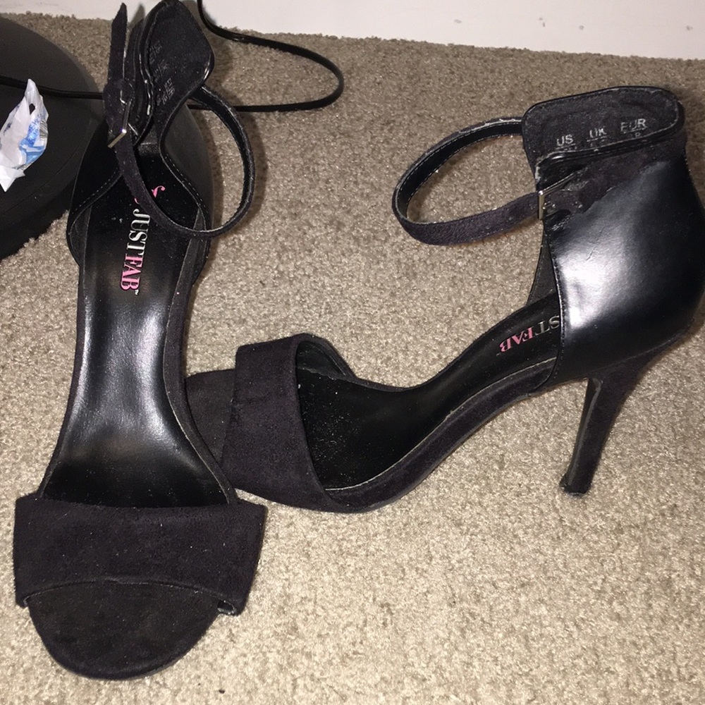 Heels - Picture 2 of 3